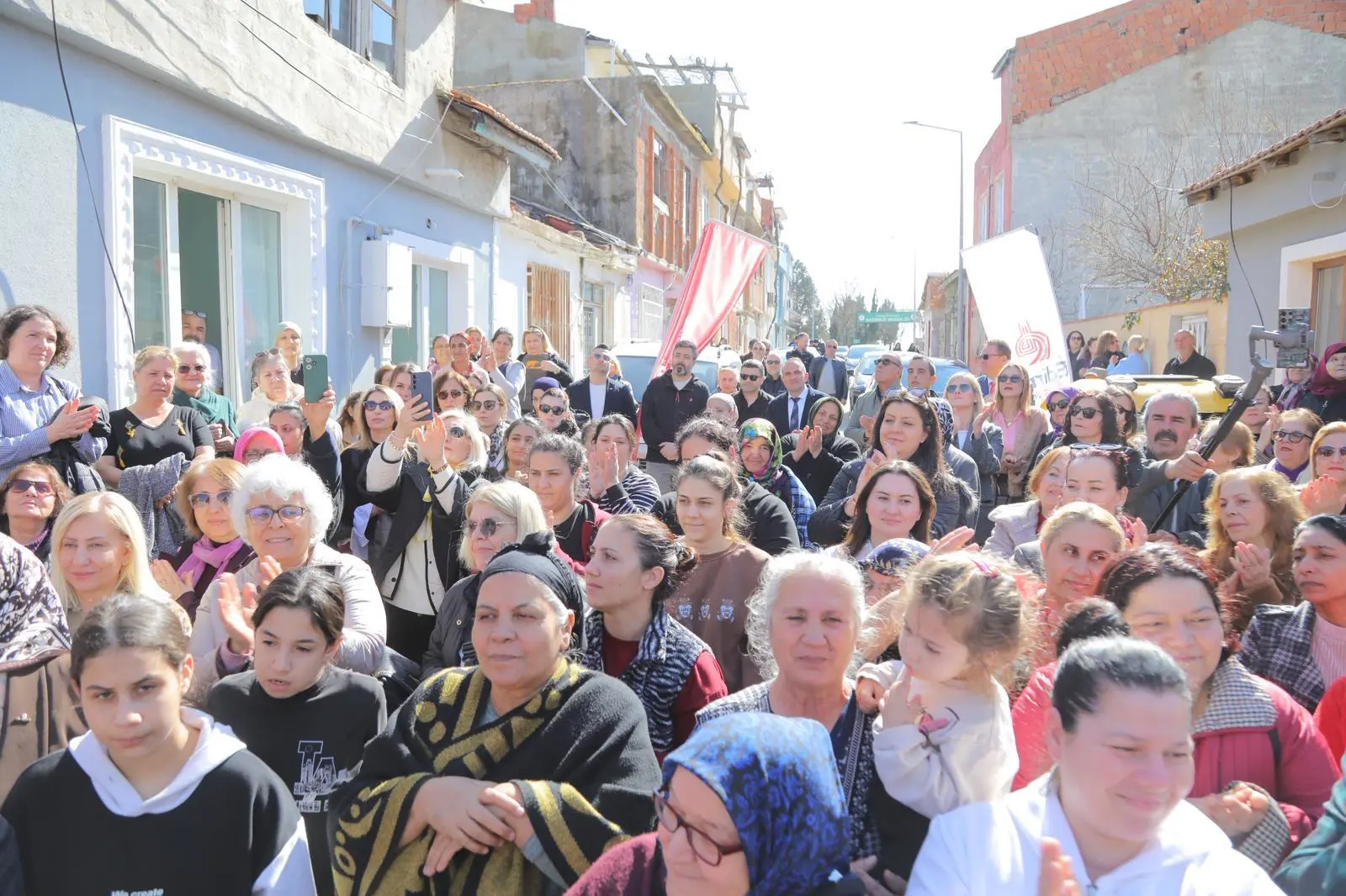 EDİRNE BELEDİYESİ YENİİMARET KADIN MERKEZİ KADINLAR GÜNÜ’NDE HİZMETE AÇILDI galeri görseli